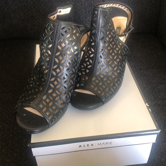 ❤️SOLD❤️ Alex Marie heels - Picture 2 of 6